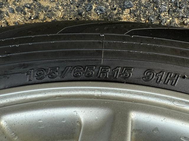 こちらのお車のタイヤサイズは「１９５／６５Ｒ１５」　タイヤサイズ国産／外国産　新品タイヤ・国産／外国産　中古タイヤの取り扱いもございます！！是非、スタッフまでお問い合わせ下さい。