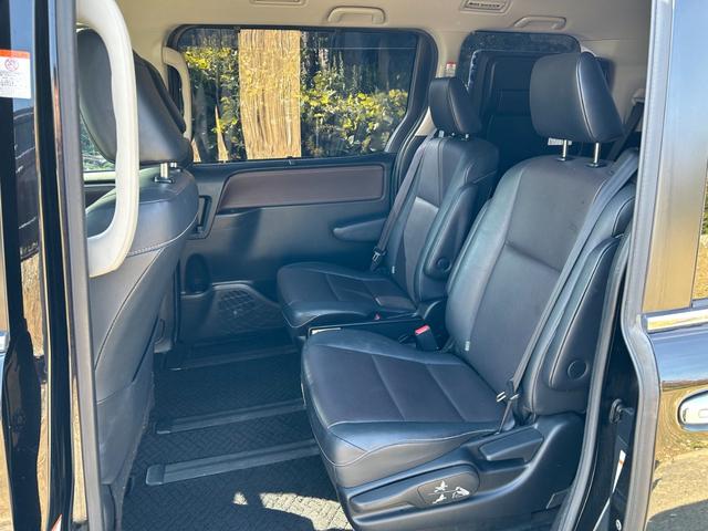 広々とした２列目シートは居住性が高く、居心地も快適！友達や家族とのお出かけにぴったりです。ベビーシートやチャイルドシート使用時も快適にお過ごしいただける十分な空間を確保しています！