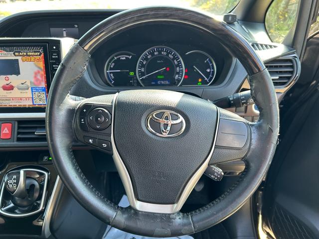 ステアリング◎　車で触れる機会の多いハンドルですが、クリーニング済みで使用感も少なく綺麗ですよ（＾＾）／高さ調整できる車種ではそれぞれに合わせて使用可能です．