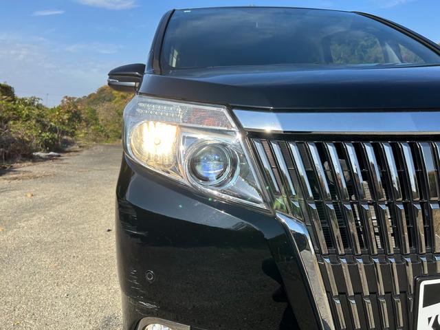 ＨＩＤヘッドライト　ハロゲンの白熱バルブの同に比べて明るく、また消費電力が低いため、発熱も少ない性質です