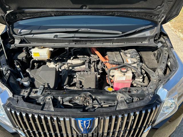 ［エンジンルーム］　比較的綺麗に保たれています。また納車前にエンジンルーム内の簡易清掃をさせて頂きますので、綺麗な状態でご納車させて頂きます！ご質問はお気軽にお問い合わせからお申し付けください。