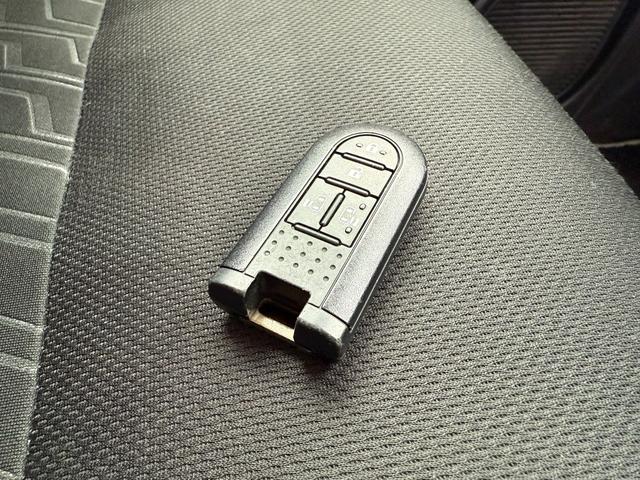 スマートキー　キーをポケットやバックに入れたまま車のドアの解錠・施錠、エンジンのＯＮ／ＯＦＦが行え快適です！