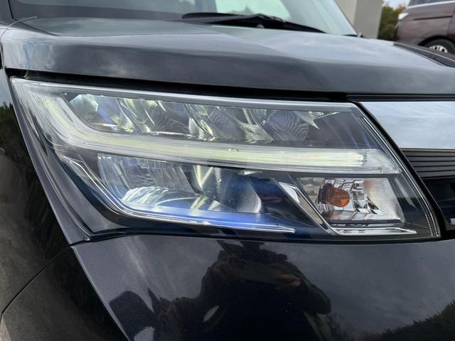 ＨＩＤヘッドライト　ハロゲンの白熱バルブの同に比べて明るく、また消費電力が低いため、発熱も少ない性質です