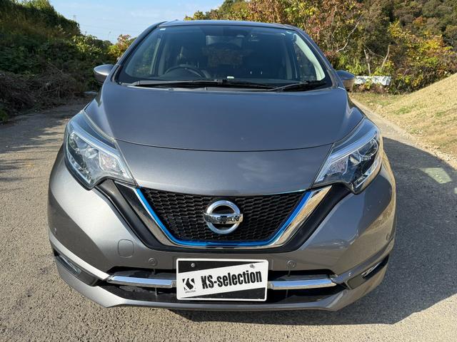 ノート ｅ－パワー　メダリスト　スマートキー　オートライト　オートエアコン　衝突被害軽減ブレーキ　横滑り防止　レーンキープアシスト　デジタルインナーミラー　プッシュスタート（4枚目）