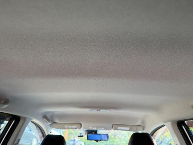 ノート ｅ－パワー　メダリスト　スマートキー　オートライト　オートエアコン　衝突被害軽減ブレーキ　横滑り防止　レーンキープアシスト　デジタルインナーミラー　プッシュスタート（13枚目）