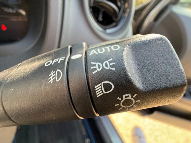 ノート ｅ－パワー　メダリスト　スマートキー　オートライト　オートエアコン　衝突被害軽減ブレーキ　横滑り防止　レーンキープアシスト　デジタルインナーミラー　プッシュスタート（15枚目）