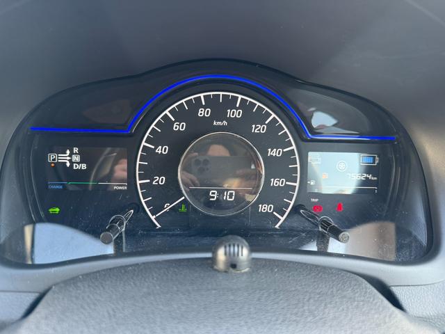 ノート ｅ－パワー　メダリスト　スマートキー　オートライト　オートエアコン　衝突被害軽減ブレーキ　横滑り防止　レーンキープアシスト　デジタルインナーミラー　プッシュスタート（16枚目）