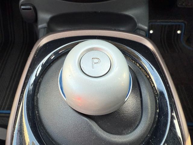 ノート ｅ－パワー　メダリスト　スマートキー　オートライト　オートエアコン　衝突被害軽減ブレーキ　横滑り防止　レーンキープアシスト　デジタルインナーミラー　プッシュスタート（19枚目）