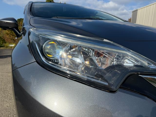 ノート ｅ－パワー　メダリスト　スマートキー　オートライト　オートエアコン　衝突被害軽減ブレーキ　横滑り防止　レーンキープアシスト　デジタルインナーミラー　プッシュスタート（27枚目）