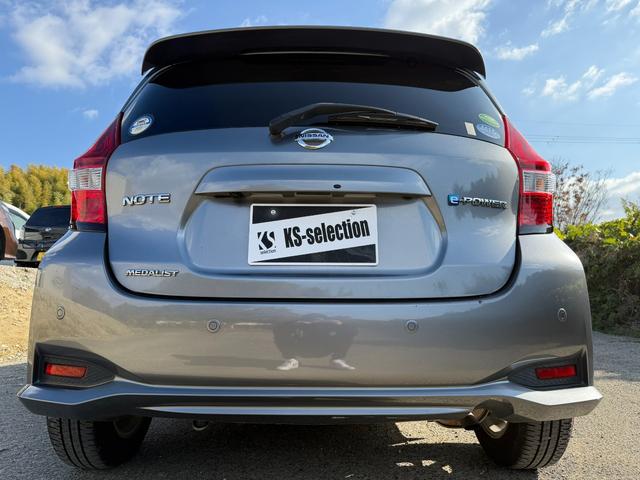 ノート ｅ－パワー　メダリスト　スマートキー　オートライト　オートエアコン　衝突被害軽減ブレーキ　横滑り防止　レーンキープアシスト　デジタルインナーミラー　プッシュスタート（35枚目）