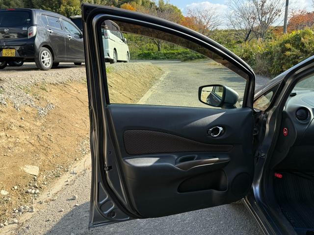 ノート ｅ－パワー　メダリスト　スマートキー　オートライト　オートエアコン　衝突被害軽減ブレーキ　横滑り防止　レーンキープアシスト　デジタルインナーミラー　プッシュスタート（38枚目）