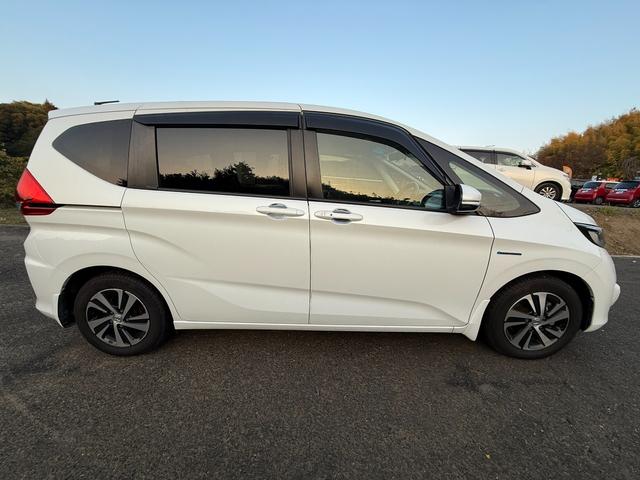 フリード＋ハイブリッド 　ハイブリッドＧホンダセンシングＣパッケージ　スマートキー　ＥＴＣ　ドライブレコーダー　両側電動スライドドア　横滑り防止　衝突被害軽減ブレーキ　バックモニター　サンシェード（7枚目）