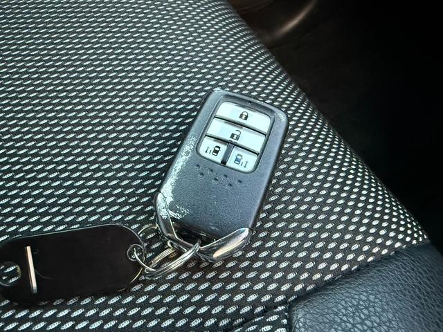 フリード＋ハイブリッド 　ハイブリッドＧホンダセンシングＣパッケージ　スマートキー　ＥＴＣ　ドライブレコーダー　両側電動スライドドア　横滑り防止　衝突被害軽減ブレーキ　バックモニター　サンシェード（29枚目）