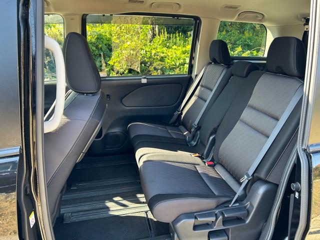 セレナ ハイウェイスターV スマートキー ETC 両側電動スライドドア フリップダウンモニター フルセグTV オートライト オートエアコン 純正ステアリング(11枚目)