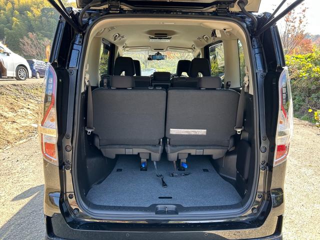 セレナ ハイウェイスターV スマートキー ETC 両側電動スライドドア フリップダウンモニター フルセグTV オートライト オートエアコン 純正ステアリング(12枚目)