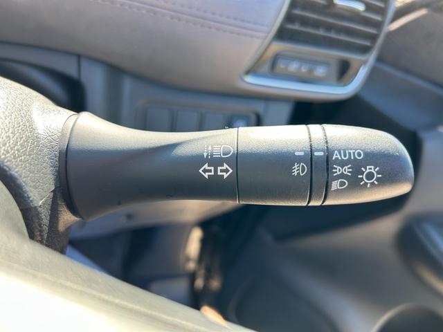 セレナ ハイウェイスターV スマートキー ETC 両側電動スライドドア フリップダウンモニター フルセグTV オートライト オートエアコン 純正ステアリング(16枚目)