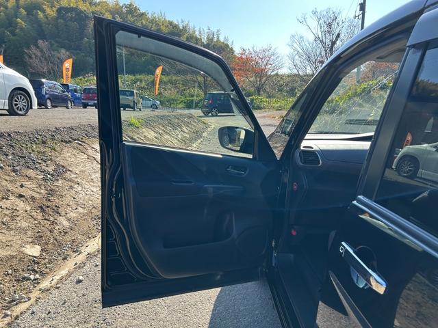セレナ ハイウェイスターV スマートキー ETC 両側電動スライドドア フリップダウンモニター フルセグTV オートライト オートエアコン 純正ステアリング(40枚目)