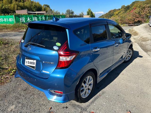 ノート ｅ－パワー　メダリスト　全周囲カメラ　バックカメラ　障害物センサー　衝突被害軽減ブレーキ　横滑り防止　レーンキープアシスト　スマートキー　オートエアコン　オートライト（3枚目）