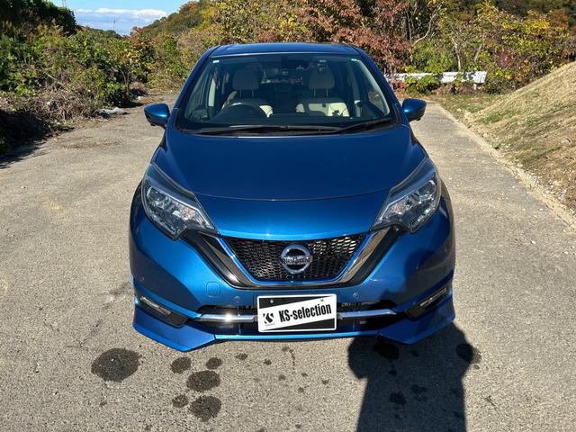 ノート ｅ－パワー　メダリスト　全周囲カメラ　バックカメラ　障害物センサー　衝突被害軽減ブレーキ　横滑り防止　レーンキープアシスト　スマートキー　オートエアコン　オートライト（4枚目）