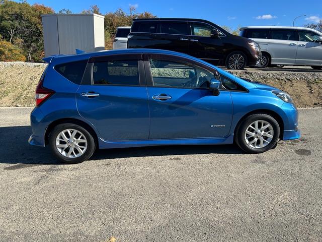 ノート ｅ－パワー　メダリスト　全周囲カメラ　バックカメラ　障害物センサー　衝突被害軽減ブレーキ　横滑り防止　レーンキープアシスト　スマートキー　オートエアコン　オートライト（7枚目）