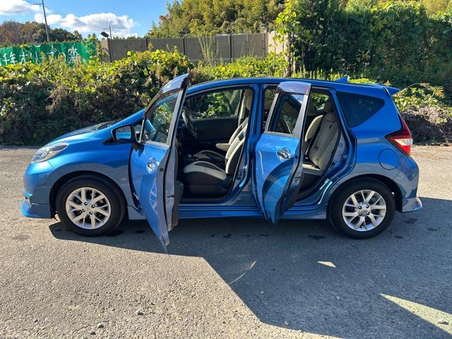 ノート ｅ－パワー　メダリスト　全周囲カメラ　バックカメラ　障害物センサー　衝突被害軽減ブレーキ　横滑り防止　レーンキープアシスト　スマートキー　オートエアコン　オートライト（9枚目）