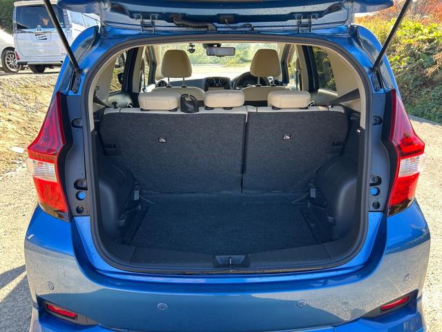 ノート ｅ－パワー　メダリスト　全周囲カメラ　バックカメラ　障害物センサー　衝突被害軽減ブレーキ　横滑り防止　レーンキープアシスト　スマートキー　オートエアコン　オートライト（12枚目）