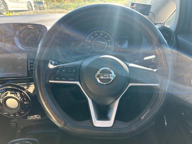 ノート ｅ－パワー　メダリスト　全周囲カメラ　バックカメラ　障害物センサー　衝突被害軽減ブレーキ　横滑り防止　レーンキープアシスト　スマートキー　オートエアコン　オートライト（15枚目）