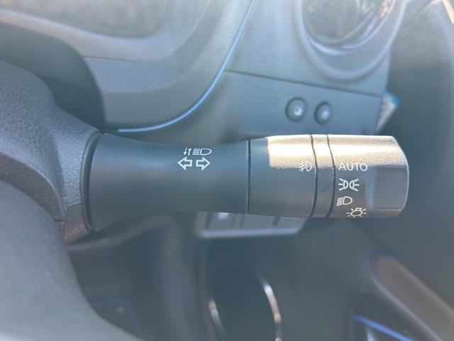 ノート ｅ－パワー　メダリスト　全周囲カメラ　バックカメラ　障害物センサー　衝突被害軽減ブレーキ　横滑り防止　レーンキープアシスト　スマートキー　オートエアコン　オートライト（16枚目）