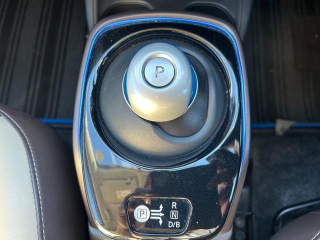 ノート ｅ－パワー　メダリスト　全周囲カメラ　バックカメラ　障害物センサー　衝突被害軽減ブレーキ　横滑り防止　レーンキープアシスト　スマートキー　オートエアコン　オートライト（23枚目）