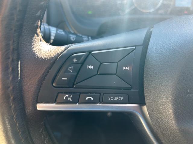 ノート ｅ－パワー　メダリスト　全周囲カメラ　バックカメラ　障害物センサー　衝突被害軽減ブレーキ　横滑り防止　レーンキープアシスト　スマートキー　オートエアコン　オートライト（24枚目）