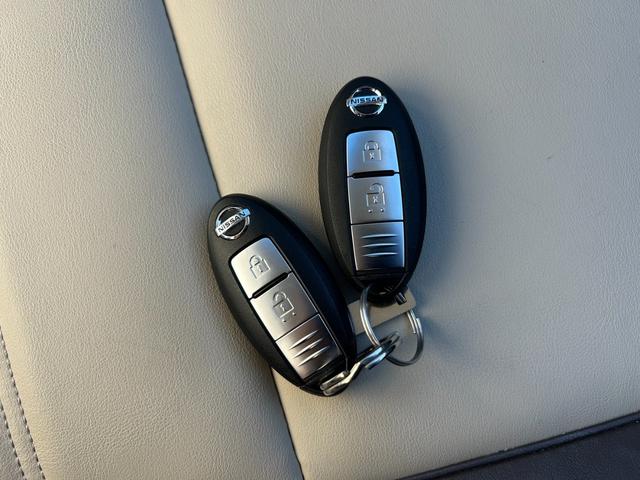 ノート ｅ－パワー　メダリスト　全周囲カメラ　バックカメラ　障害物センサー　衝突被害軽減ブレーキ　横滑り防止　レーンキープアシスト　スマートキー　オートエアコン　オートライト（27枚目）