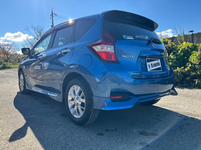 ノート ｅ－パワー　メダリスト　全周囲カメラ　バックカメラ　障害物センサー　衝突被害軽減ブレーキ　横滑り防止　レーンキープアシスト　スマートキー　オートエアコン　オートライト（41枚目）