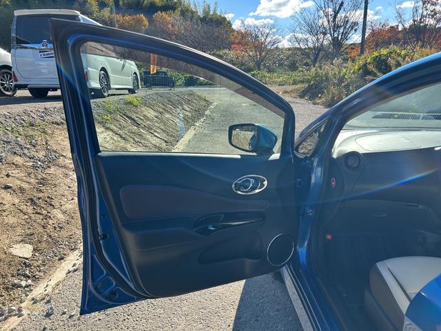 ノート ｅ－パワー　メダリスト　全周囲カメラ　バックカメラ　障害物センサー　衝突被害軽減ブレーキ　横滑り防止　レーンキープアシスト　スマートキー　オートエアコン　オートライト（45枚目）