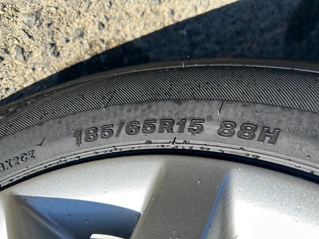 ノート ｅ－パワー　メダリスト　全周囲カメラ　バックカメラ　障害物センサー　衝突被害軽減ブレーキ　横滑り防止　レーンキープアシスト　スマートキー　オートエアコン　オートライト（50枚目）