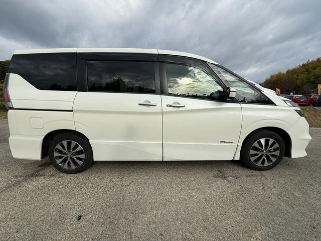 セレナ ハイウェイスター　スマートキー　ＥＴＣ　Ｂｌｕｅｔｏｏｔｈ　両側電動スライドドア　フリップダウンモニター　アラウンドビューモニター　サンシェード　横滑り防止　衝突被害軽減ブレーキ（7枚目）