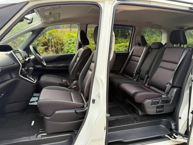 セレナ ハイウェイスター　スマートキー　ＥＴＣ　Ｂｌｕｅｔｏｏｔｈ　両側電動スライドドア　フリップダウンモニター　アラウンドビューモニター　サンシェード　横滑り防止　衝突被害軽減ブレーキ（9枚目）