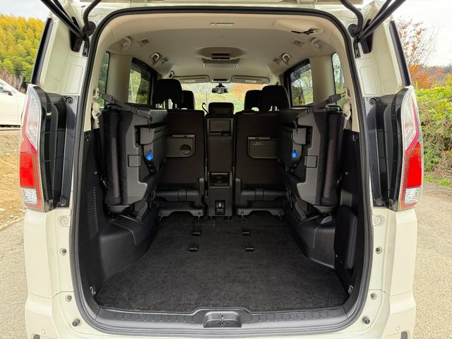 セレナ ハイウェイスター　スマートキー　ＥＴＣ　Ｂｌｕｅｔｏｏｔｈ　両側電動スライドドア　フリップダウンモニター　アラウンドビューモニター　サンシェード　横滑り防止　衝突被害軽減ブレーキ（14枚目）