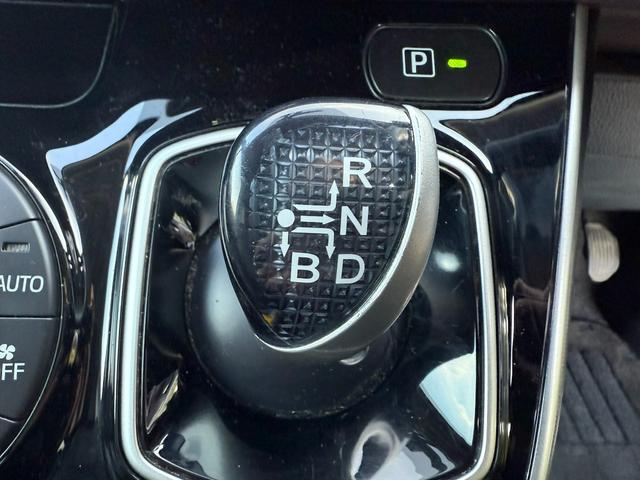 TOYOTA ESQUIRE HYBRID GI