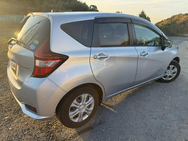 ノート e-パワー B Bluetooth バックカメラ ETC 横滑り防止 レーンキープアシスト 障害物センサー プッシュスタートボタン スマートキー オートライト オートエアコン(3枚目)