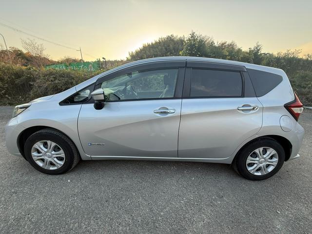 ノート e-パワー B Bluetooth バックカメラ ETC 横滑り防止 レーンキープアシスト 障害物センサー プッシュスタートボタン スマートキー オートライト オートエアコン(6枚目)