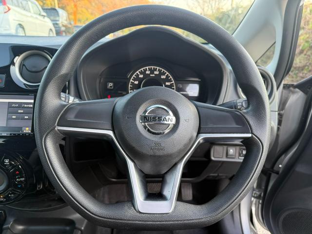 ノート e-パワー B Bluetooth バックカメラ ETC 横滑り防止 レーンキープアシスト 障害物センサー プッシュスタートボタン スマートキー オートライト オートエアコン(13枚目)