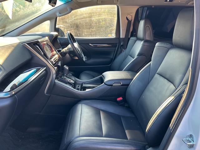 アルファード ２．５Ｓ　Ｃパッケージ　両側電動スライドドア　電動バックドア　フルセグ　Ｂｌｕｅｔｏｏｔｈオーディオ接続可　後席モニター　バックカメラ　ＥＴＣ　オートエアコン　ハンドルヒーター　シートヒーター　シートエアコン　スマートキー（9枚目）