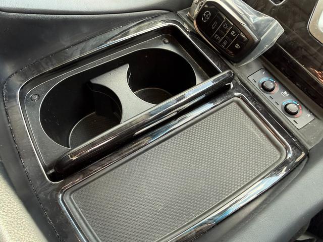 アルファード ２．５Ｓ　Ｃパッケージ　両側電動スライドドア　電動バックドア　フルセグ　Ｂｌｕｅｔｏｏｔｈオーディオ接続可　後席モニター　バックカメラ　ＥＴＣ　オートエアコン　ハンドルヒーター　シートヒーター　シートエアコン　スマートキー（31枚目）