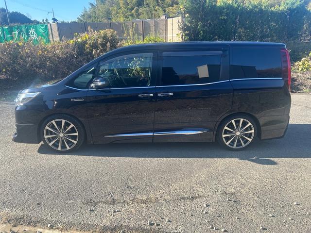 エスクァイア ハイブリッドＧｉ　Ｂｌｕｅｔｏｏｔｈ　バックモニター　シートヒーター　両側電動スライドドア　スマートキー　プッシュスタート　クルーズコントロール　ステアリングスイッチ　フリップダウンモニター　オートライト（6枚目）