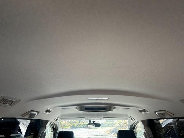 エスクァイア ハイブリッドＧｉ　Ｂｌｕｅｔｏｏｔｈ　バックモニター　シートヒーター　両側電動スライドドア　スマートキー　プッシュスタート　クルーズコントロール　ステアリングスイッチ　フリップダウンモニター　オートライト（12枚目）