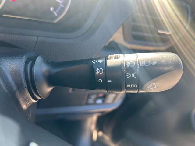 エスクァイア ハイブリッドＧｉ　Ｂｌｕｅｔｏｏｔｈ　バックモニター　シートヒーター　両側電動スライドドア　スマートキー　プッシュスタート　クルーズコントロール　ステアリングスイッチ　フリップダウンモニター　オートライト（14枚目）