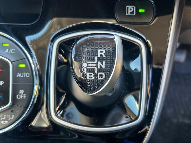 エスクァイア ハイブリッドＧｉ　Ｂｌｕｅｔｏｏｔｈ　バックモニター　シートヒーター　両側電動スライドドア　スマートキー　プッシュスタート　クルーズコントロール　ステアリングスイッチ　フリップダウンモニター　オートライト（19枚目）