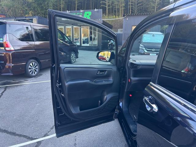 エスクァイア ハイブリッドＧｉ　Ｂｌｕｅｔｏｏｔｈ　バックモニター　シートヒーター　両側電動スライドドア　スマートキー　プッシュスタート　クルーズコントロール　ステアリングスイッチ　フリップダウンモニター　オートライト（47枚目）