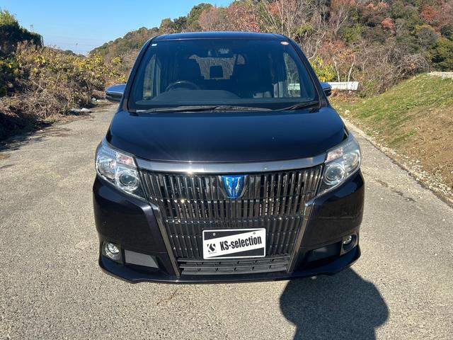 エスクァイア ハイブリッドＧｉ　ブラックテーラード　Ｂｌｕｅｔｏｏｔｈ　フリップダウンモニター　サンシェード　シートヒーター　車両接近通報装置　レーンキープアシスト　衝突被害軽減ブレーキ　バックモニター　両側電動スライドドア（3枚目）