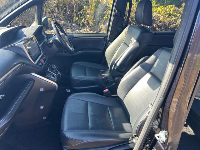 エスクァイア ハイブリッドＧｉ　ブラックテーラード　Ｂｌｕｅｔｏｏｔｈ　フリップダウンモニター　サンシェード　シートヒーター　車両接近通報装置　レーンキープアシスト　衝突被害軽減ブレーキ　バックモニター　両側電動スライドドア（9枚目）